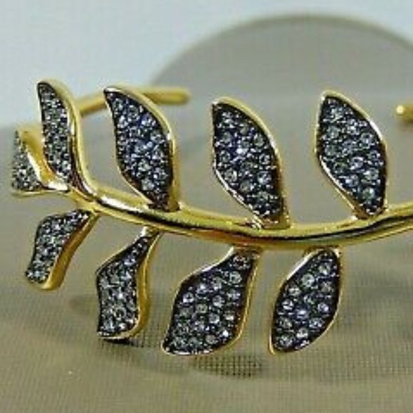 Stella & Dot | Dainty Gold Bangle Bracelet Ivie Bangle/Cuff Bracelet - Picture 7 of 9